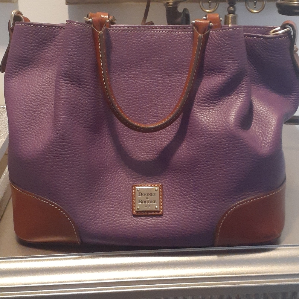 Beautiful REAL leather Dooney & Bourke purse